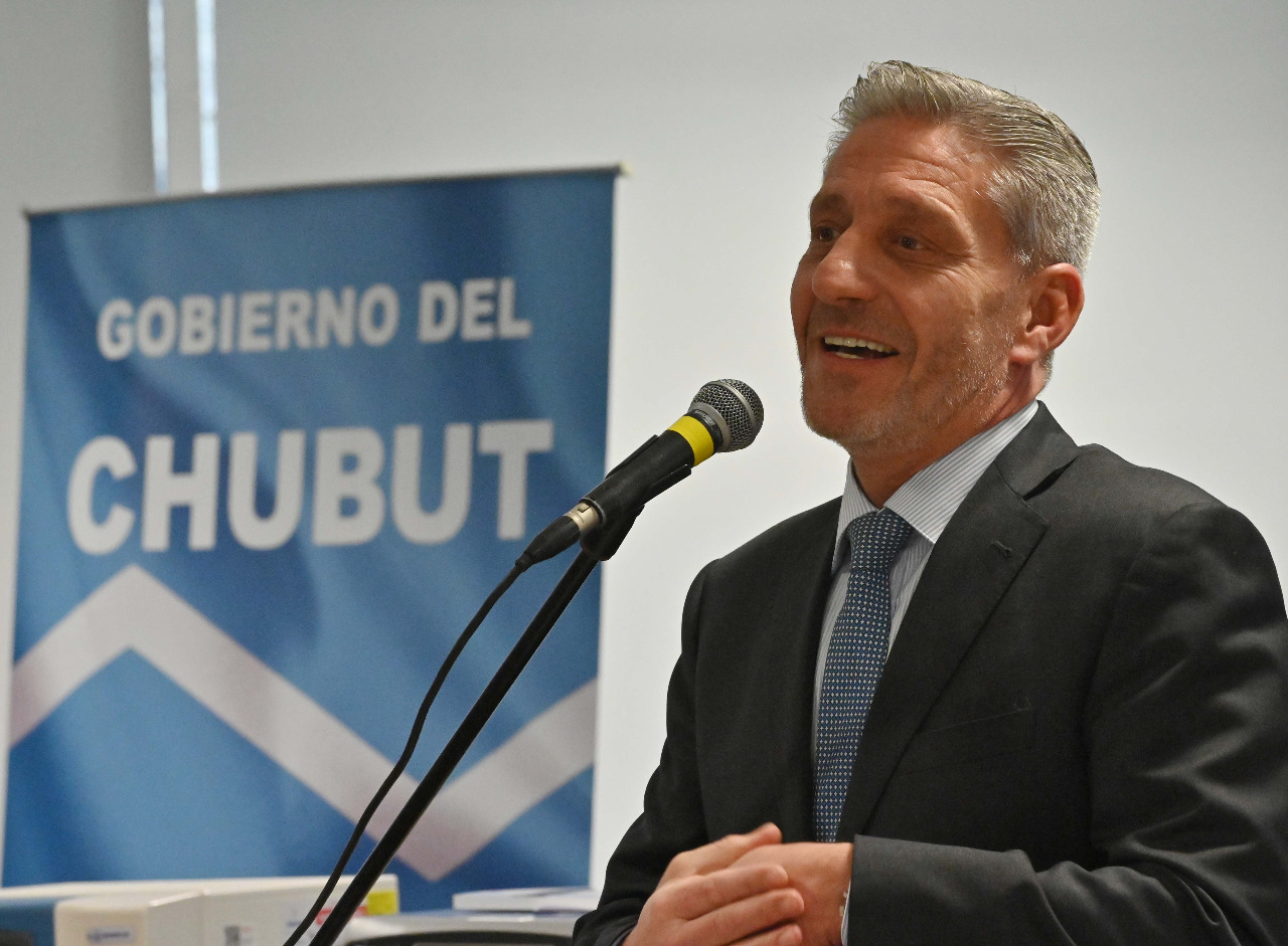 Arcioni entregó equipamiento sanitario para hospitales de la Provincia