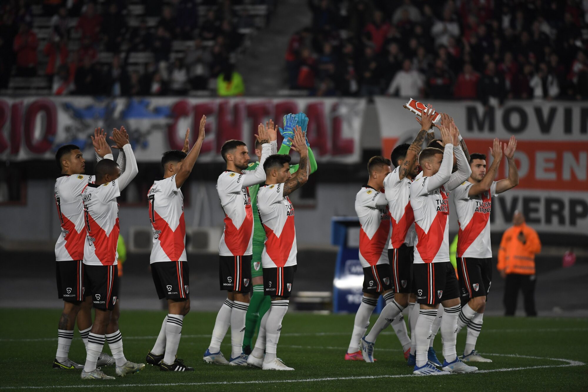 River enfrenta a Barracas con la obligación de volver al triunfo