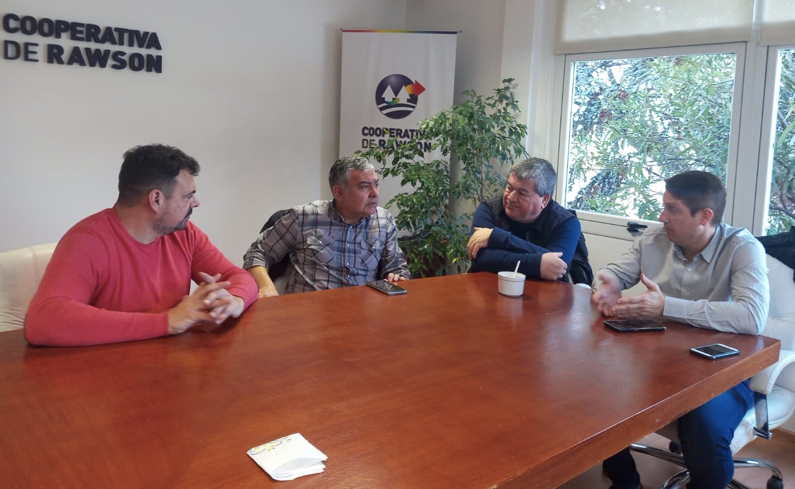 Pagliaroni se reunió con la Cooperativa de Rawson para analizar el nuevo sistema nacional de subsidios al gas y a la energía