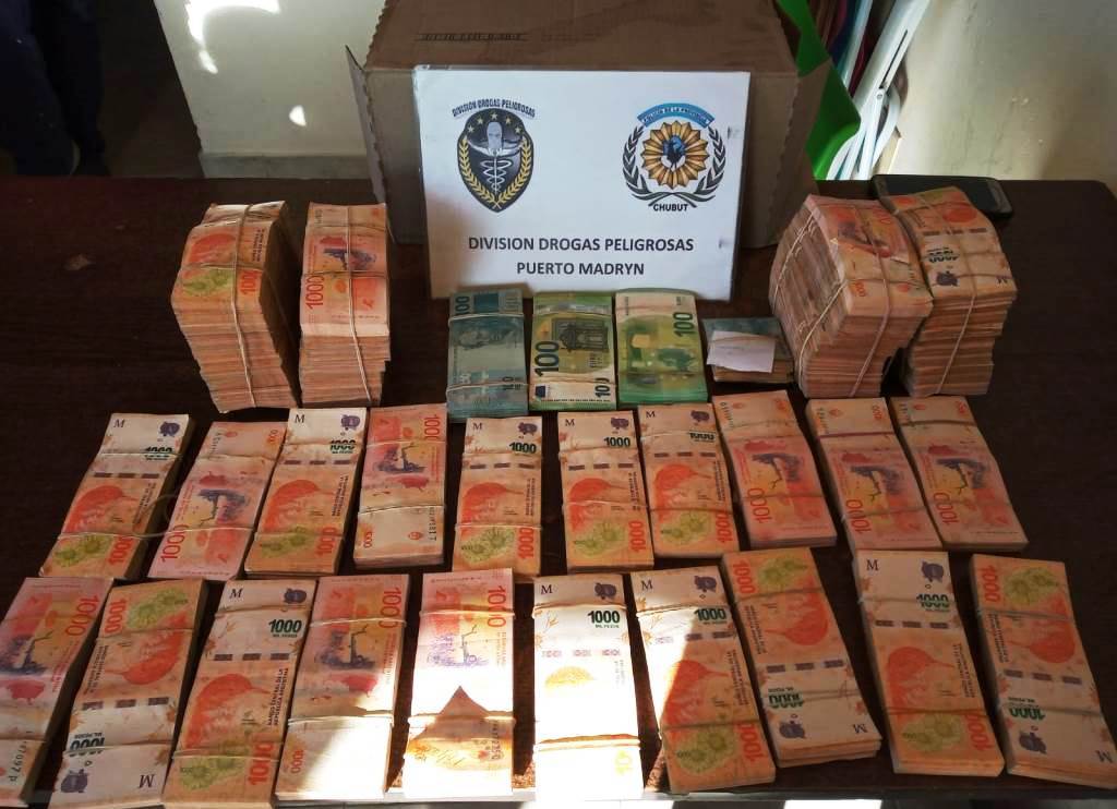 Secuestraron millonaria suma de dinero y estupefacientes en Puerto Lobos