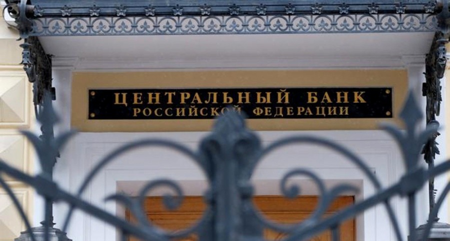 Debido a la invasión rusa, Ucrania devaluó su moneda en un  25 por ciento para salvar la economía