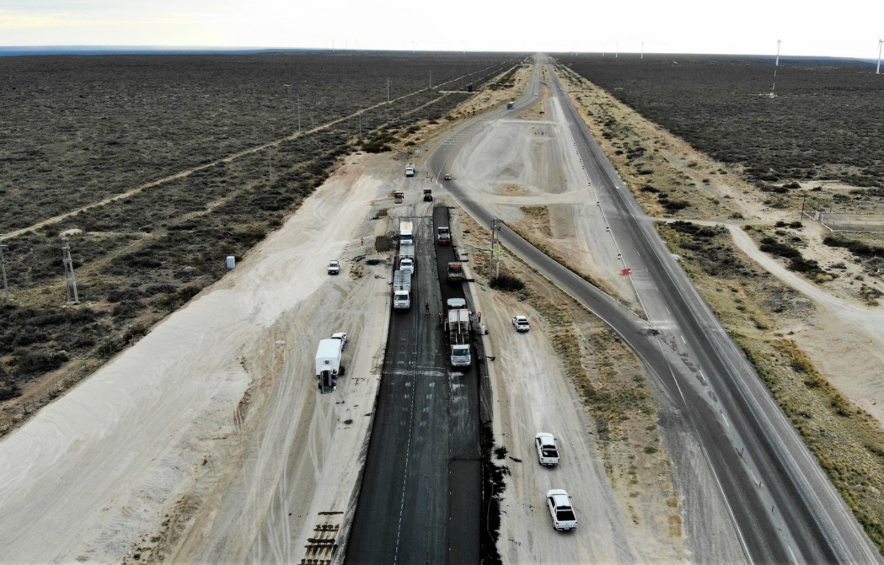 Doble Trocha Trelew – Madryn: Comenzó la pavimentación del último tramo en Loma María y la próxima semana quedaría habilitada la autovía hasta la zona del Dinosaurio