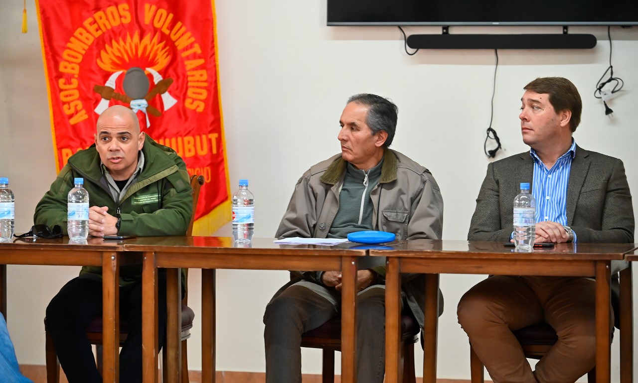 Provincia y Bomberos Voluntarios de Rawson trabajan en estrategias de prevención por distintas problemáticas en espacios públicos