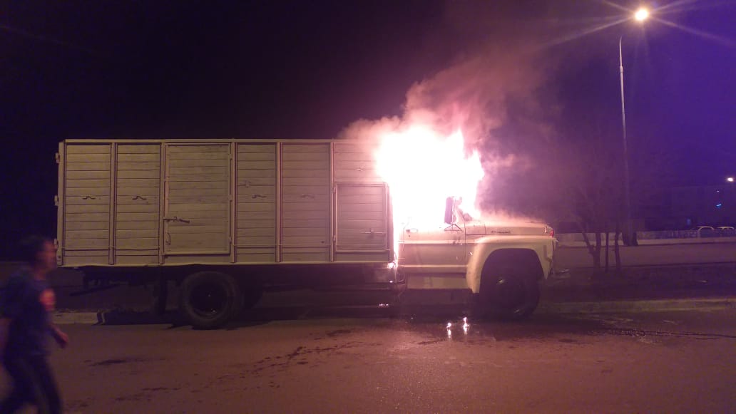 Trelew: Compró un camión hace una semana y se lo prendieron fuego