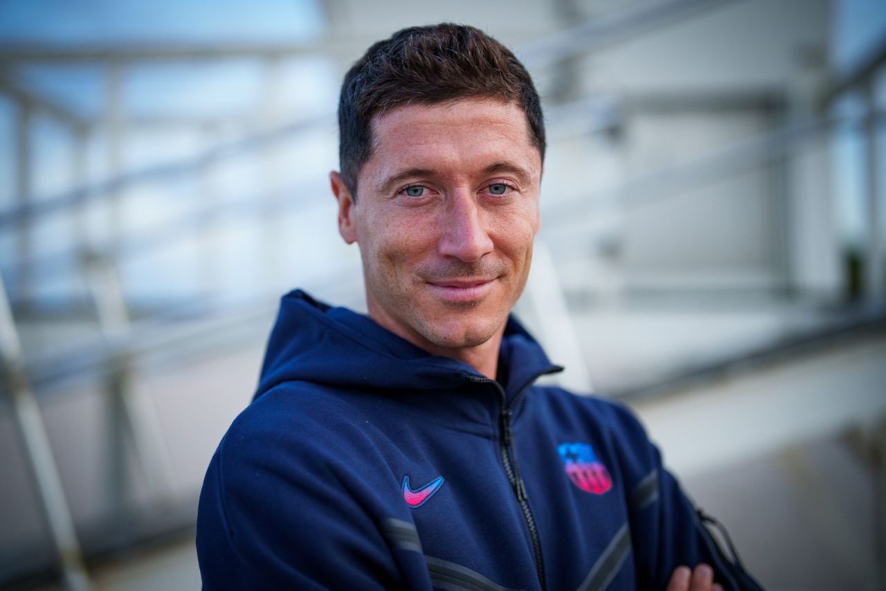 Lewandowski firmó por cuatro temporadas con Barcelona