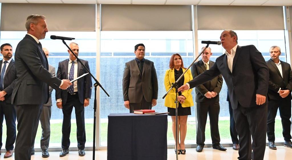 Arcioni le tomó juramento a Grazzini y remarcó que “apostamos a un camino conciliador con los niños y niñas en las aulas”