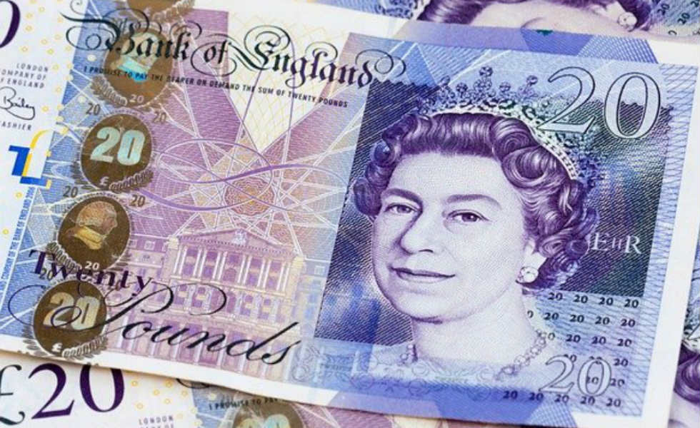 La libra se fortalece y las acciones británicas suben tras renuncia de Johnson