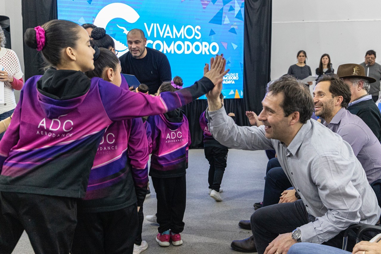 Luque entregó nuevos aportes a clubes de Comodoro y destacó que su gestión ya lleva invertidos $ 1.300 millones en deporte