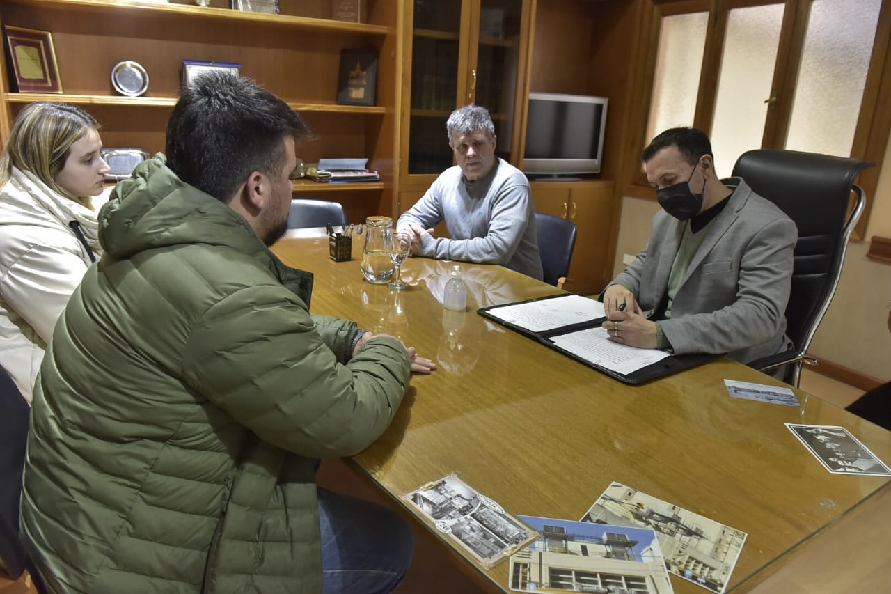 Maderna firmó contratos de compraventa de lotes del Ofrecimiento Público de Tierras