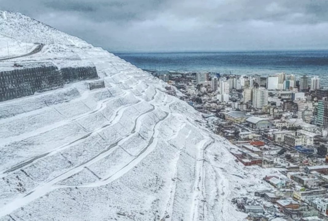 Cortes de ruta y pobladores aislados por el temporal de nieve en Chubut