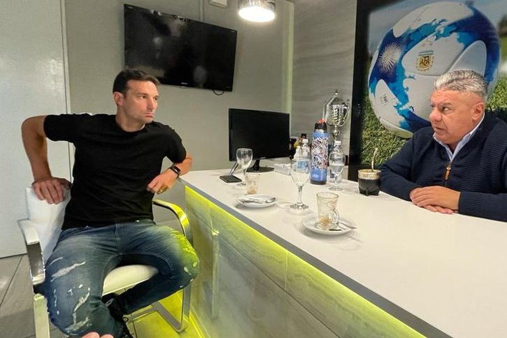 Tapia y Scaloni mantuvieron una reunión en el predio de la AFA