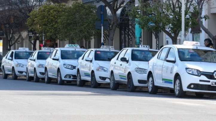La Asociación de Taxis de Trelew busca aumentar el precio del servicio