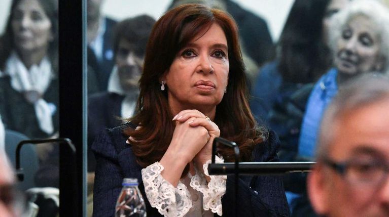 Obra pública: tras no lograr las recusaciones del fiscal y del juez, Cristina enfrenta la séptima audiencia