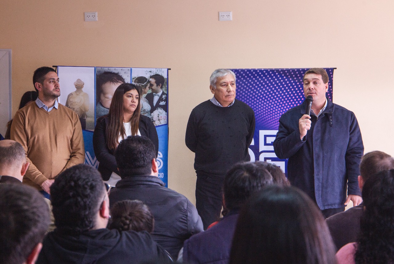 Biss encabezó con Béliz la firma de contratos con 15 afiliados al SEC que accederán a terrenos del Programa Lotear
