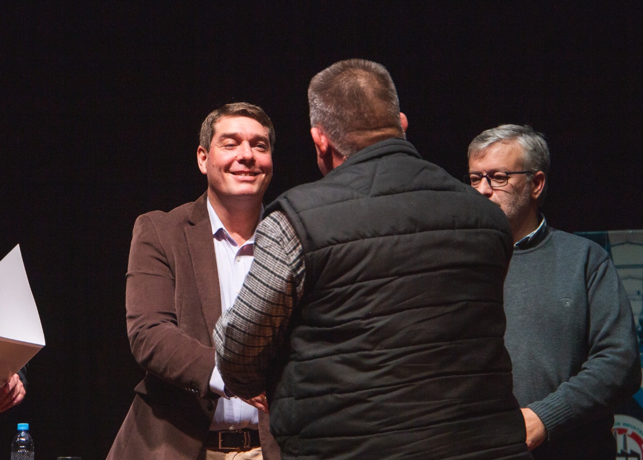 Biss encabezó la entrega de lotes a otras 22 empresas que se radicarán en el Parque Industrial de Rawson