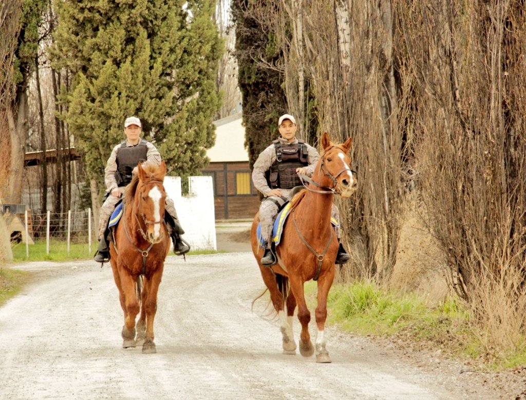 La Policía Montada recorre la zona de chacras con el nuevo plan de seguridad para la zona rural del Valle