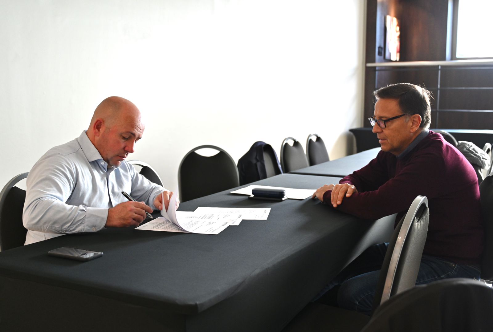 Sastre se reunió con autoridades de Flybondi para gestionar la ampliación de frecuencias a Puerto Madryn