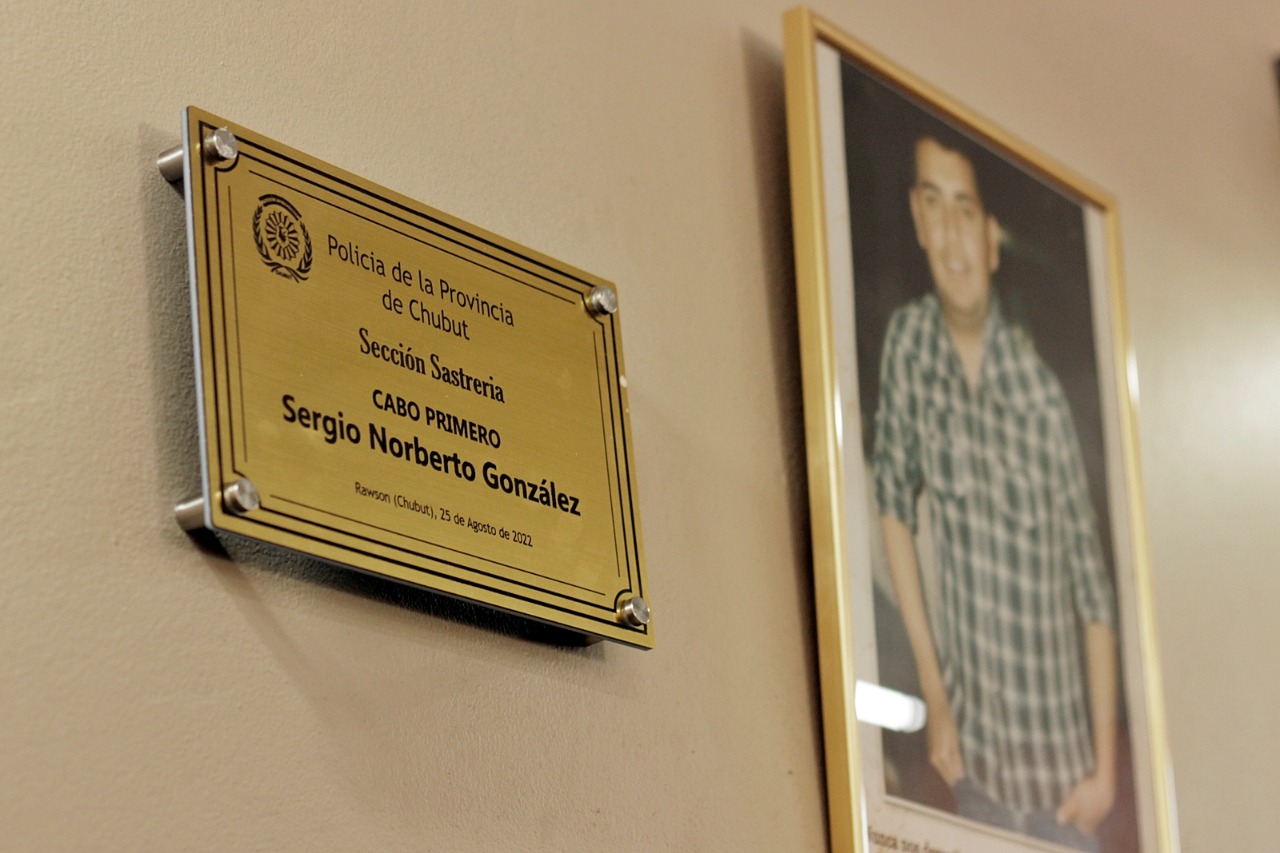 La Policía del Chubut homenajeó al cabo Sergio González