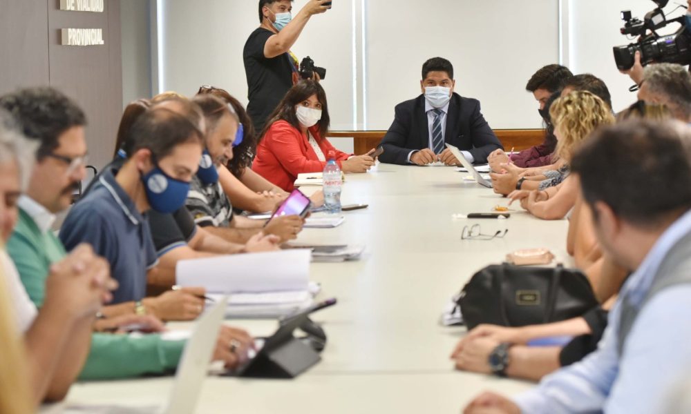 Por decreto, el Gobierno del Chubut otorga un aumento del 10 por ciento para docentes y auxiliares de la educación a partir de agosto