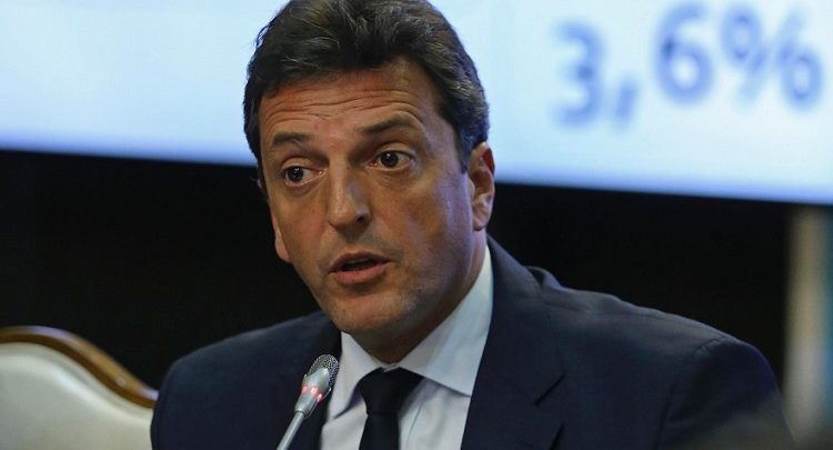 Massa anunció que se lanzará el programa para transformar planes sociales en empleo formal