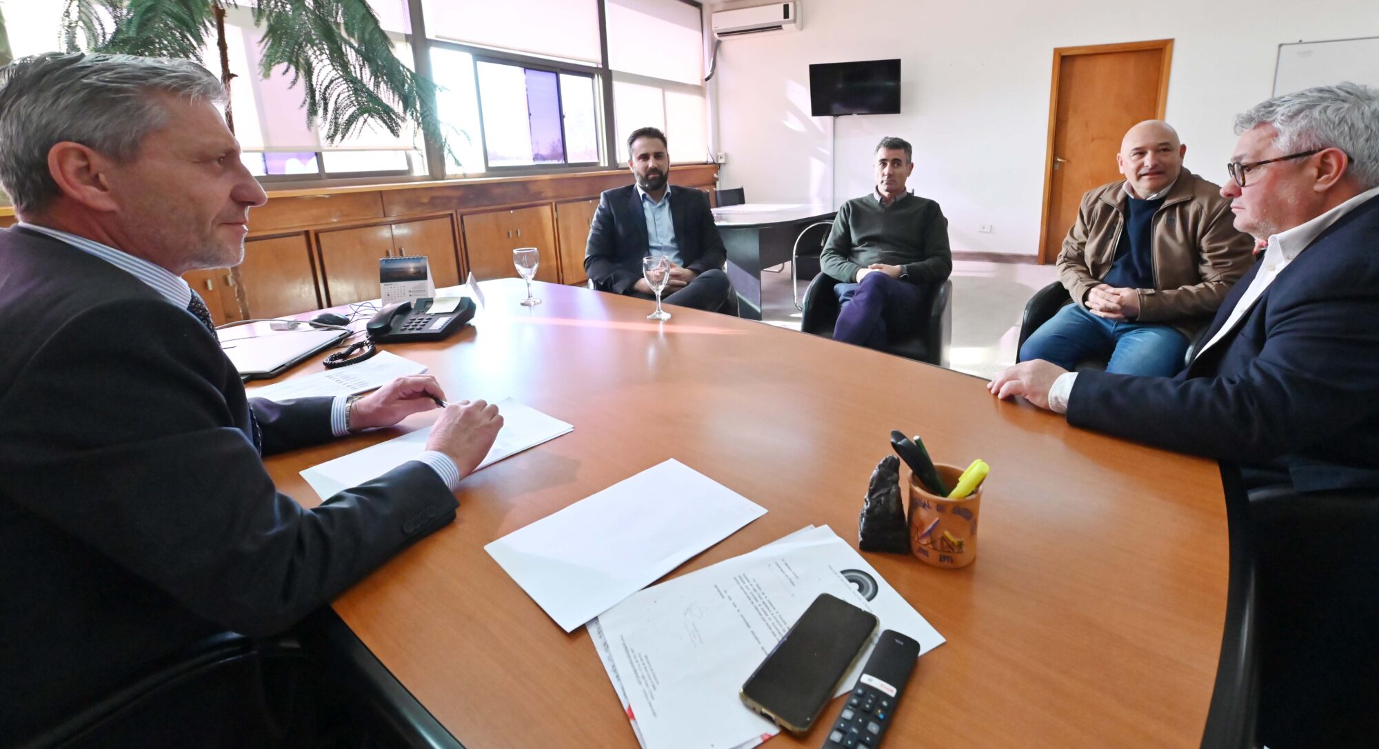 Arcioni recibió a productores cereceros de Gaiman con quienes evaluó la productividad exportadora