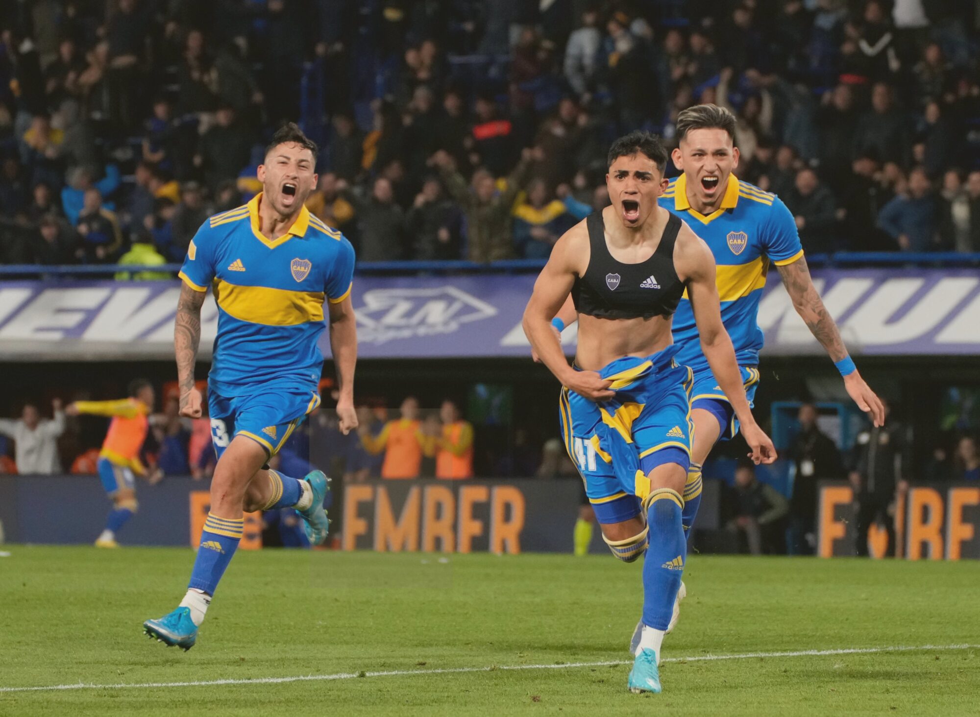 Con un doblete de Langoni, Boca venció a Atlético Tucumán y da pelea en la Liga Profesional
