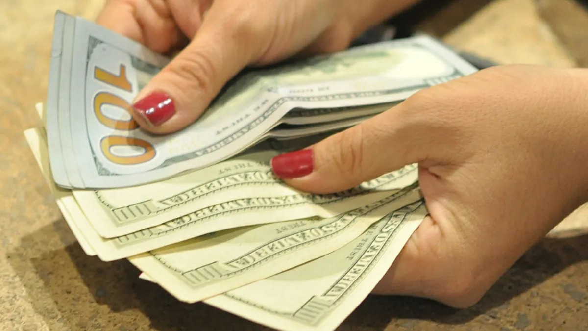 Efecto Massa: El dólar se derrumbó $ 70 desde su anuncio como “súper ministro” y el riesgo país retrocedió 600 puntos