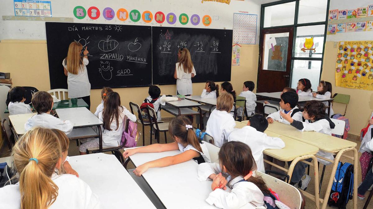 Avanza la implementación del programa para sumar una hora más de clase en escuelas públicas