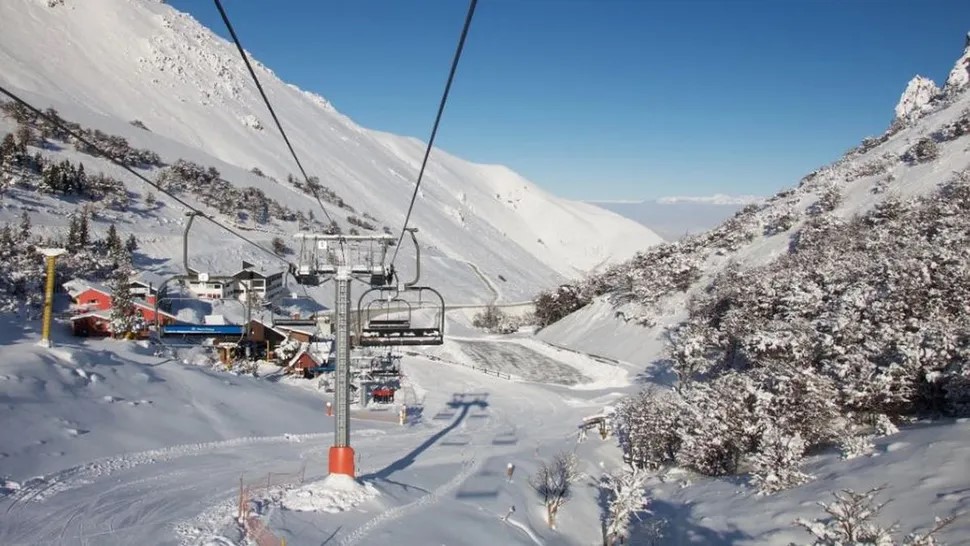 La Hoya: Falta de personal, turistas atrapados en las pistas de esquí hasta la madrugada y un posible aluvión de demandas contra la empresa