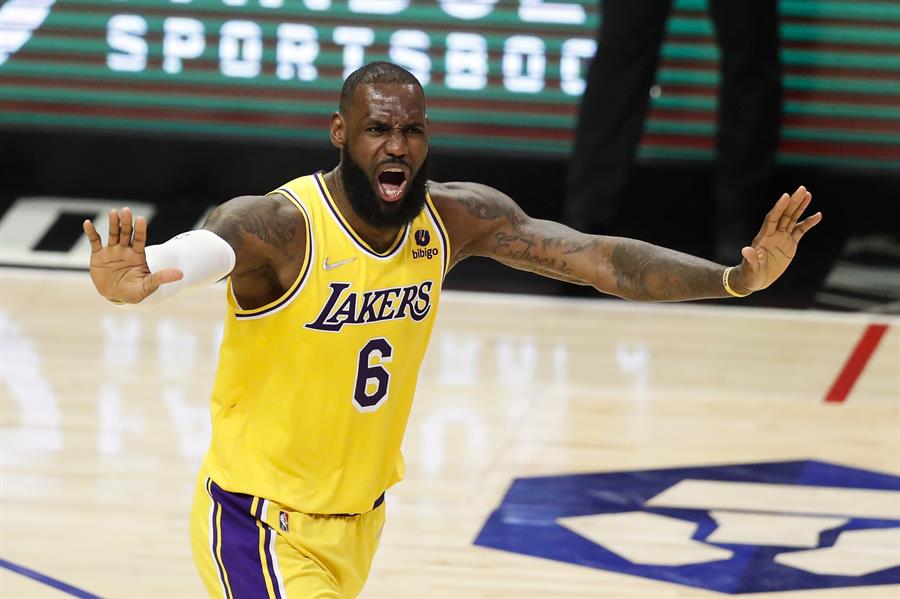 LeBron James renovó contrato con Lakers por dos años y 97 millones de dólares