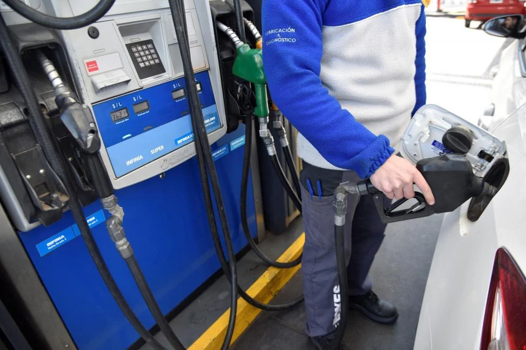 El Gobierno Nacional postergó para octubre la actualización de los impuestos a los combustibles