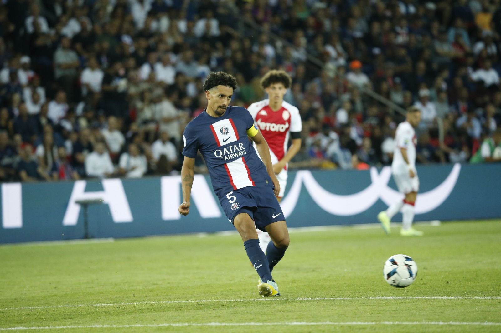 PSG, con Messi, rescató un empate ante Mónaco y recuperó la punta en la Ligue 1