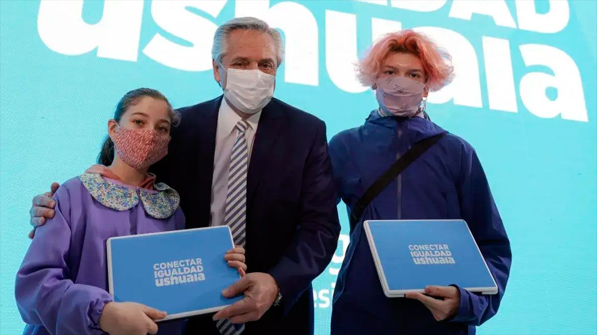 Alberto Fernández encabeza acto de Conectar Igualdad, el programa que ya entregó 453.000 netbooks