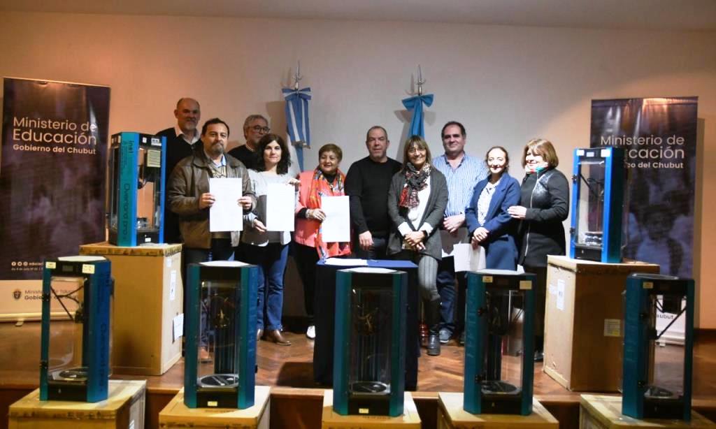 Grazzini entregó impresoras 3D a 10 escuelas de Nivel Secundario