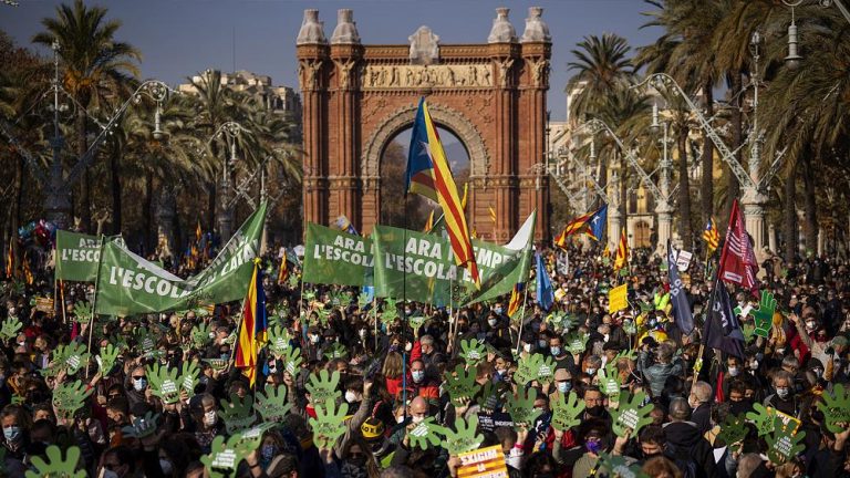 Una multitud se manifestó en Barcelona a favor del idioma español en las escuelas