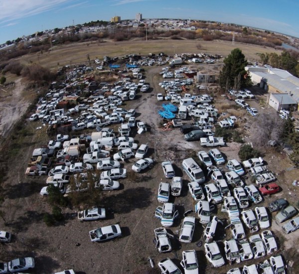 Desde Rawson piden a los vecinos que retiren los vehículos estacionados en desuso en la vía pública