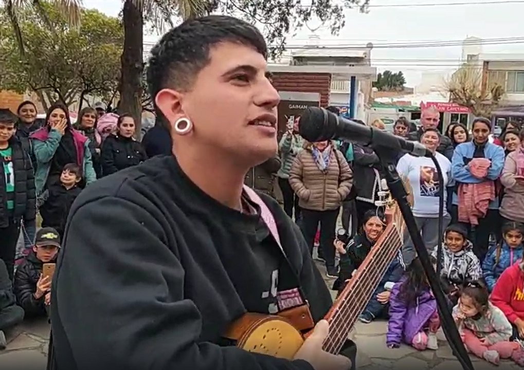 Yhosva Montoya lleva su talento hoy a La Peña de Morfi tras consagrarse campeón en La Voz Argentina