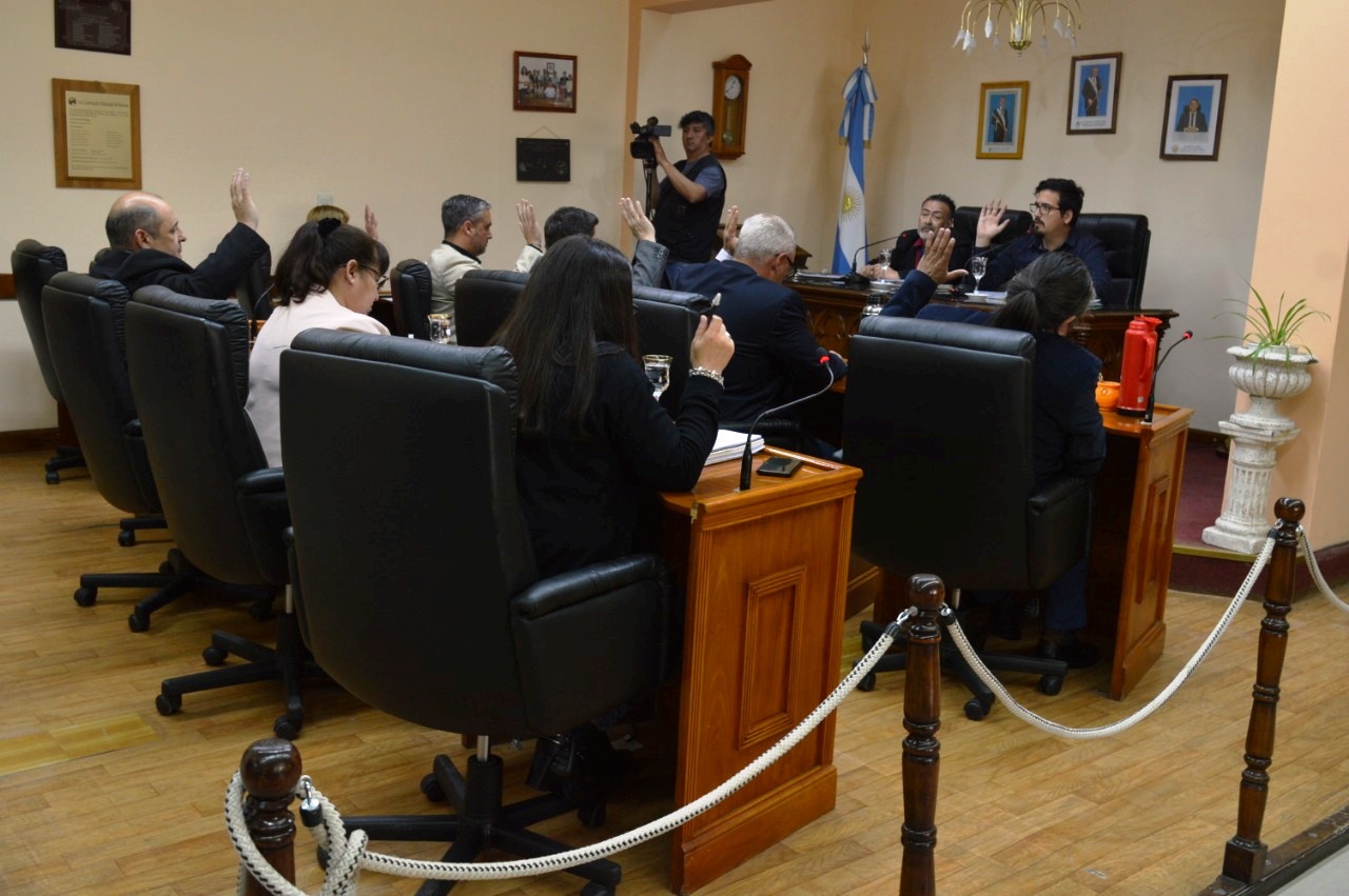 Rawson: Concejales homenajearon a un joven que falleció en el mar intentando salvar dos vidas y tendrá su monolito en Playa Unión