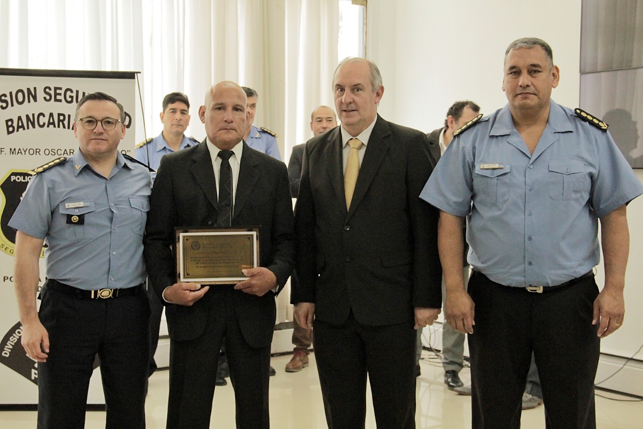 La Policía del Chubut reconoció a los efectivos que intervinieron en el asalto al blindado en Las Chapas