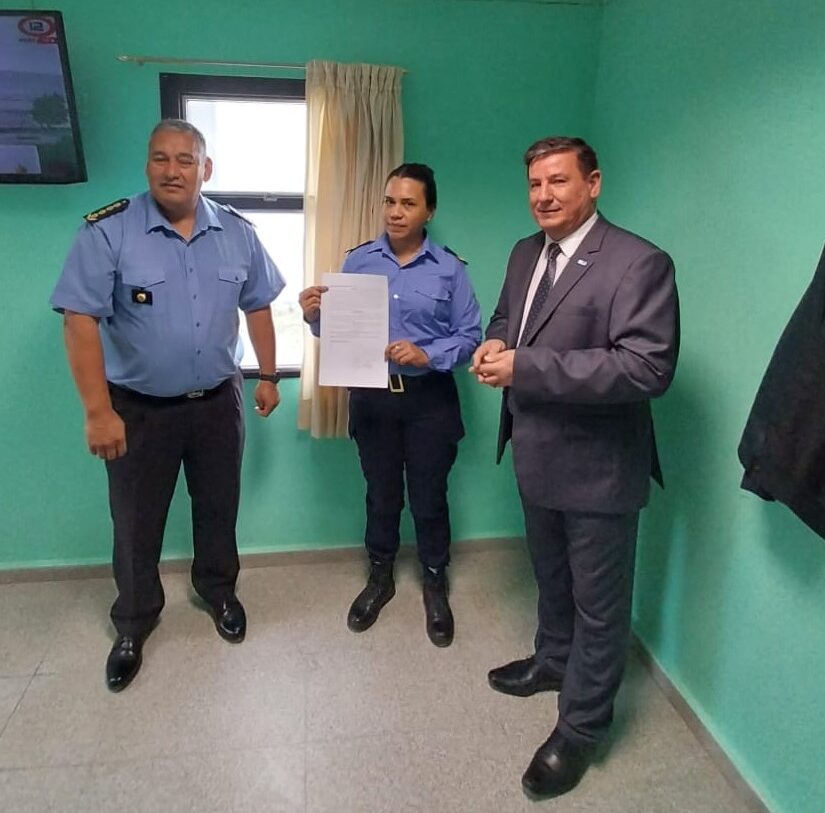 Provincia reconoció a la mujer policía que le salvó la vida a un niño de cinco años