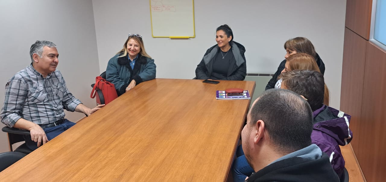 Pagliaroni se reunió con la Cooperativa Polo Textil de Trelew que gestiona maquinaria e insumos para volver a producir