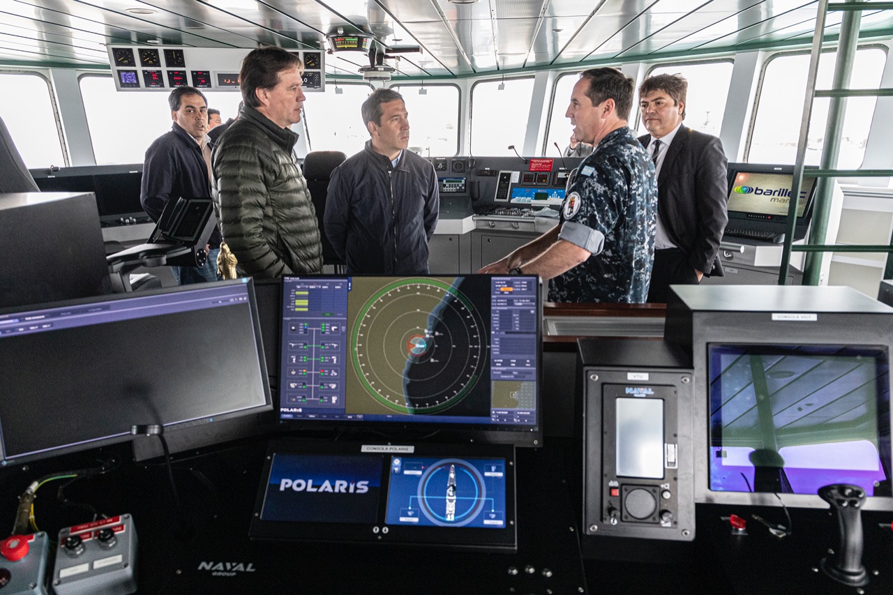Luque recorrió el ARA Contraalmirante Cordero y destacó su tecnología de última generación