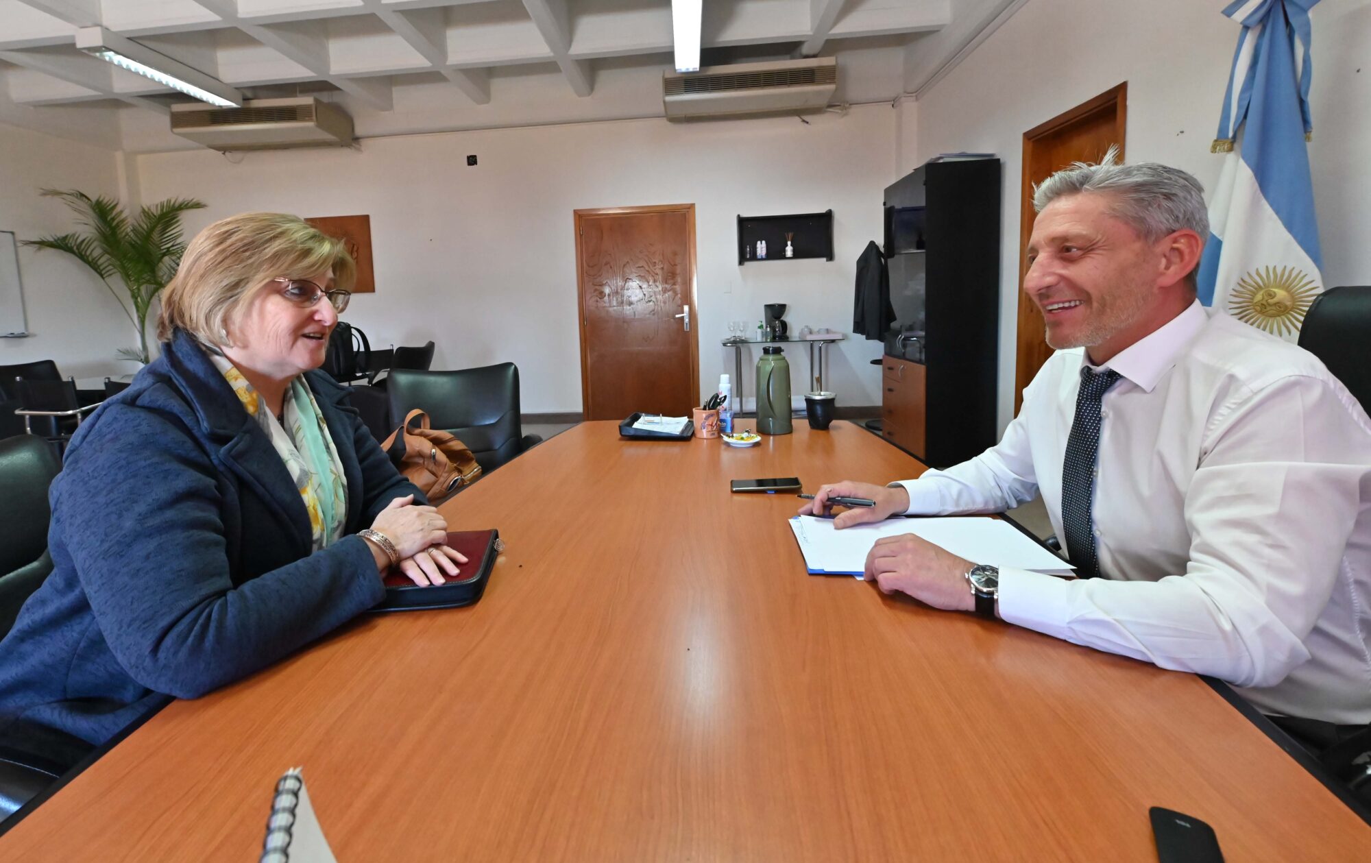 Arcioni se reunió con la intendenta de 28 de Julio para hacer un repaso de obras en la localidad