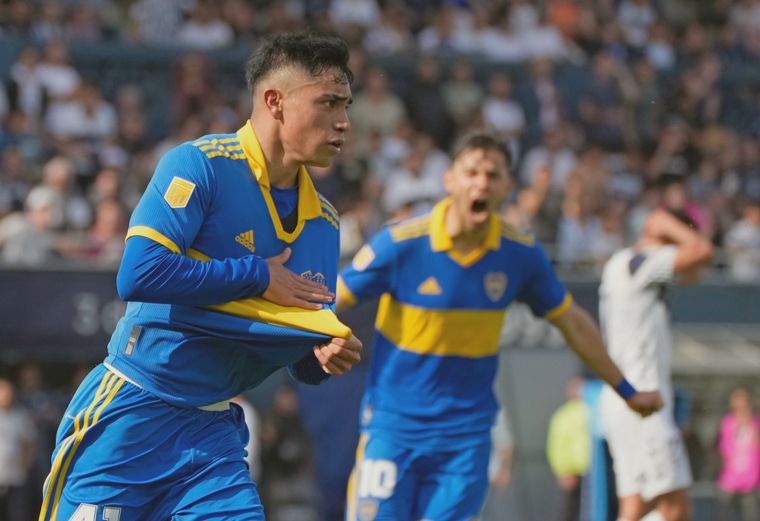 Boca recibe a Independiente en una Bombonera repleta con la definición del título en juego