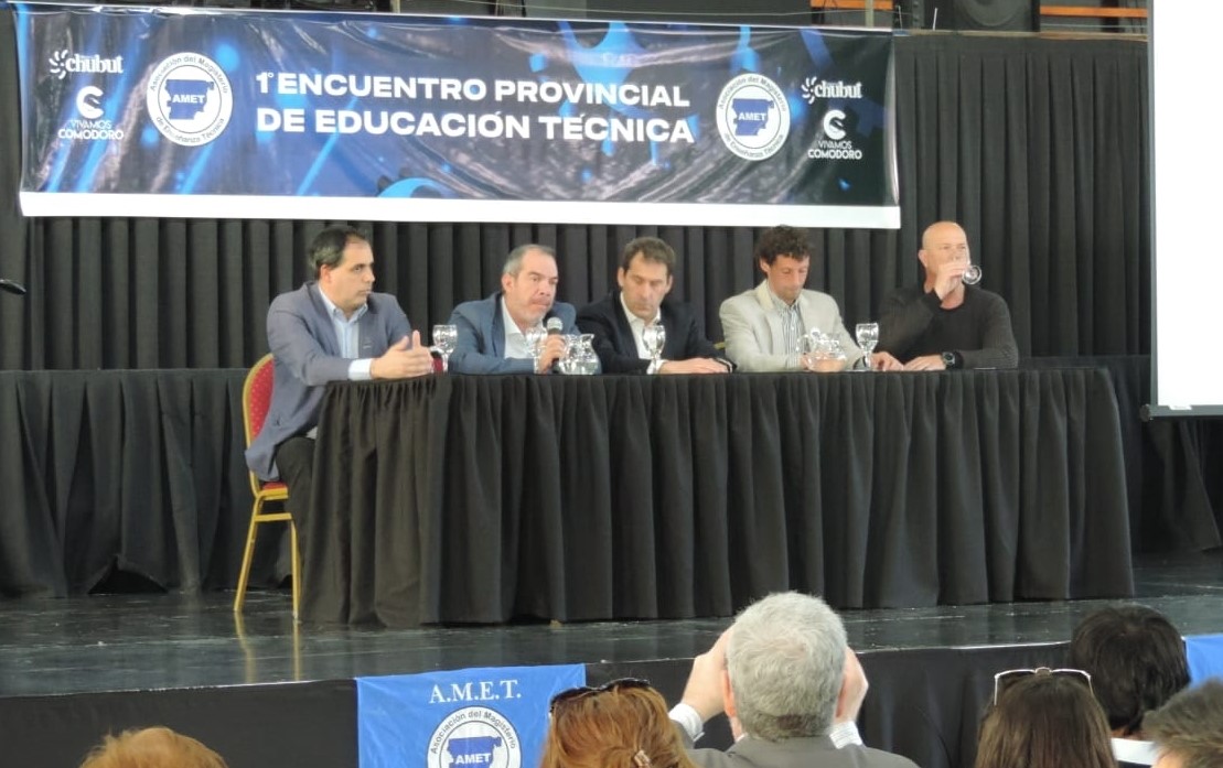 Grazzini y Luque destacaron la importancia de la educación técnica y su relación con el sistema productivo en una cumbre en Comodoro Rivadavia