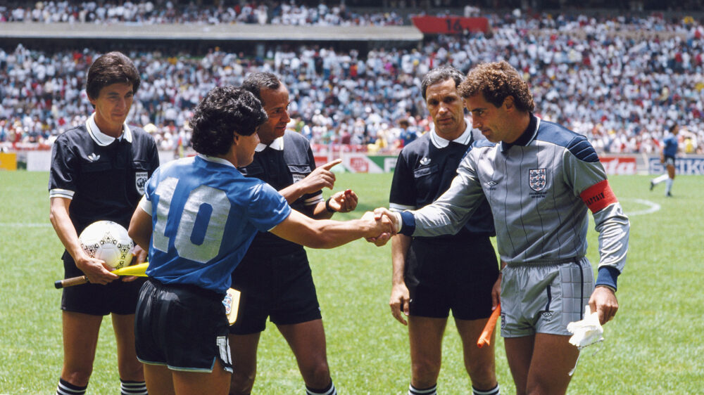Subastarán la pelota con la que Maradona convirtió los dos goles ante Inglaterra en el Mundial 86