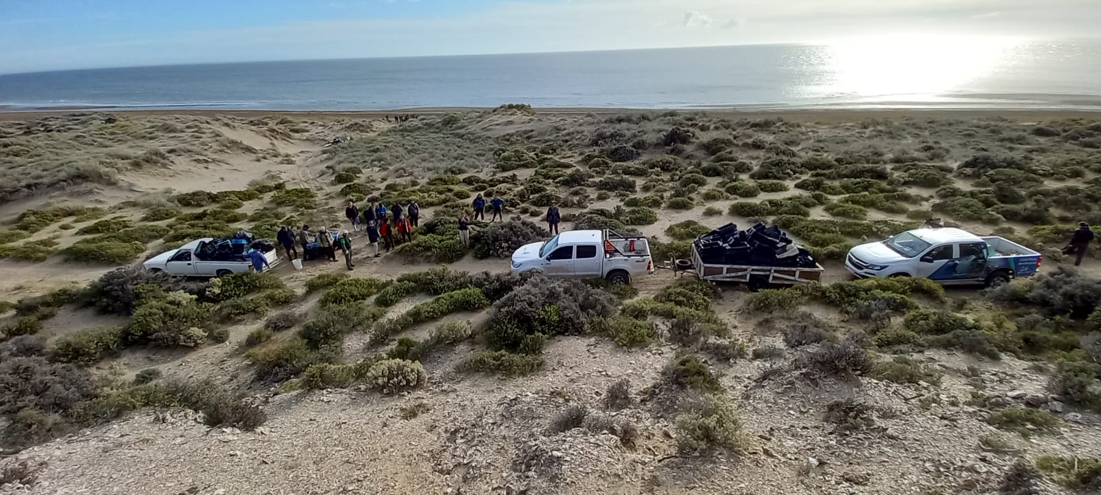 Chubut: Realizaron limpieza y censo de residuos en Península Valdés y juntaron más de 800 cajones de plástico de la pesca