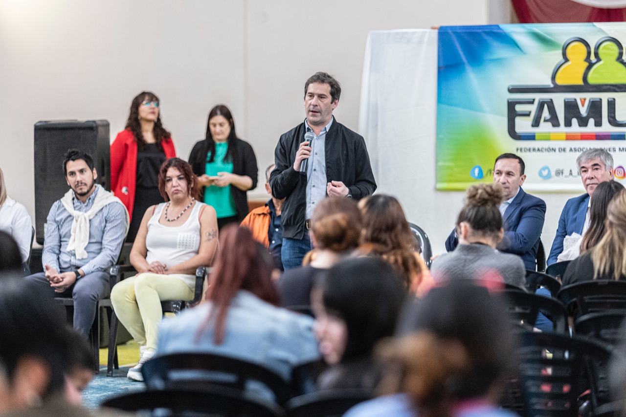 Luque suma millas: Reencuentro con Maderna luego de una relación tensa, reunión con Beliz y recorrida con Loyola en Camarones