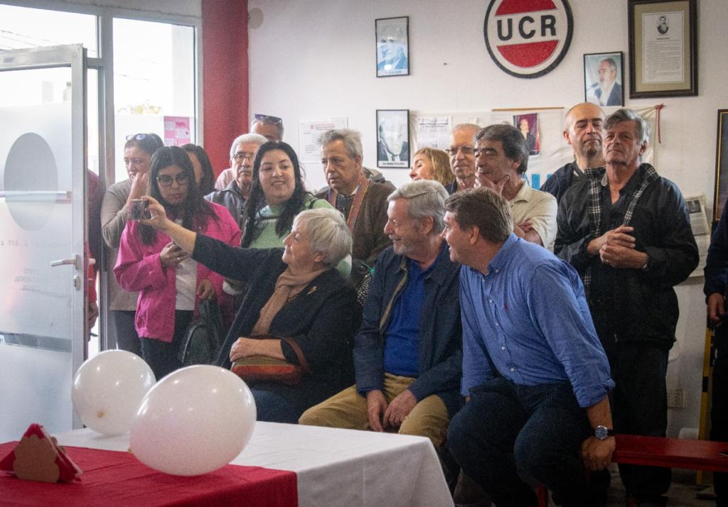 La UCR de Rawson homenajeó a Alfonsín, a 39 años del triunfo electoral con el que volvió la democracia a la Argentina