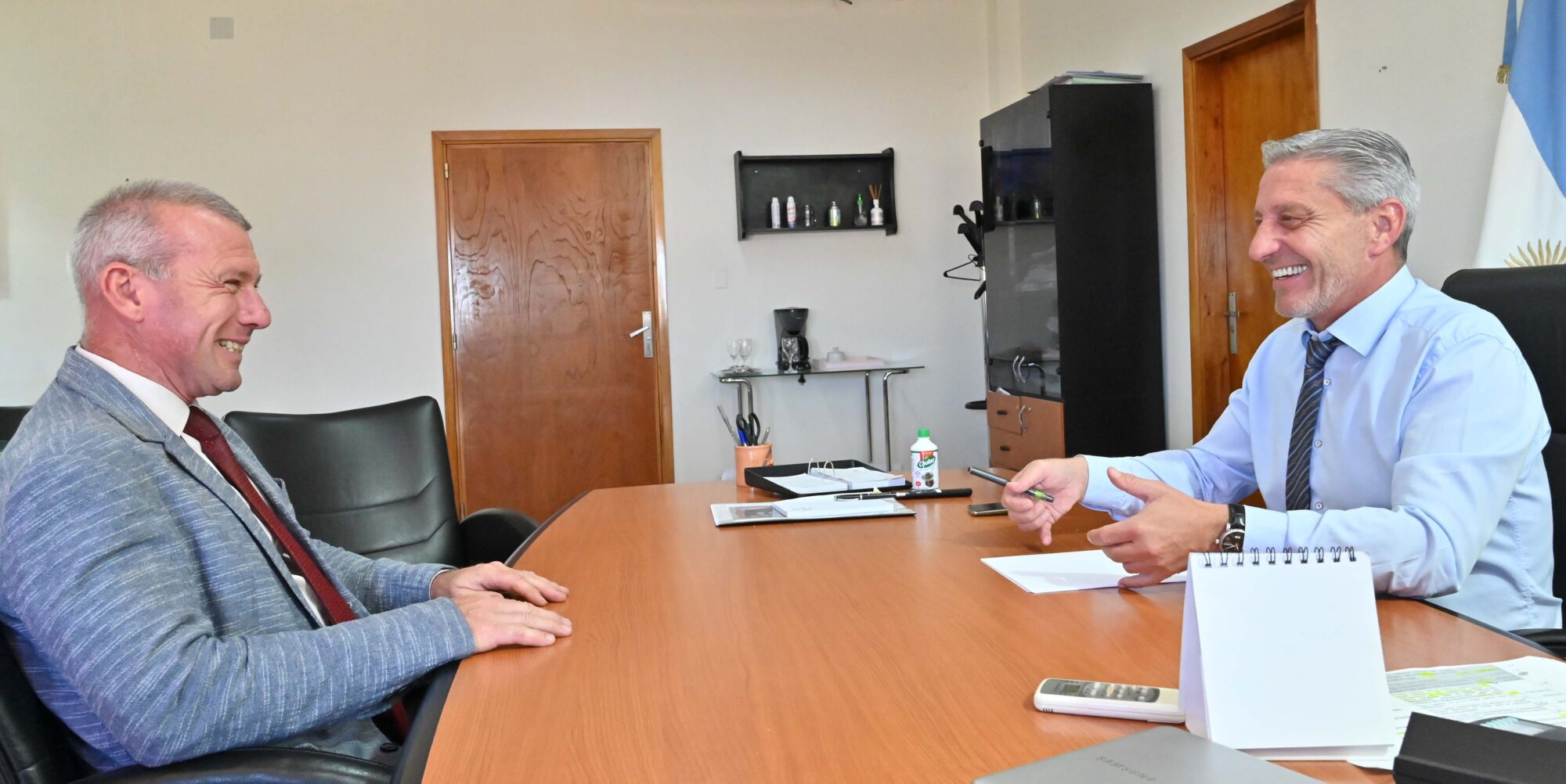 Arcioni recibió a James para avanzar en la concreción de obras importantes para Gaiman